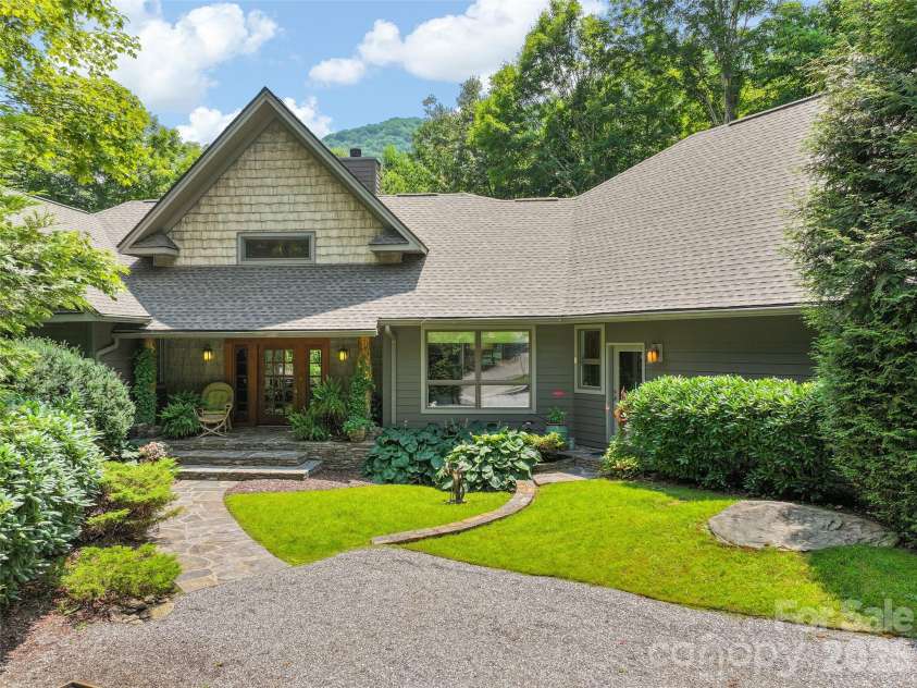 515 Flying Hawk Trail, Waynesville, NC 28786.  MLS# CAR4409862, YatesRealty ID 41304. 