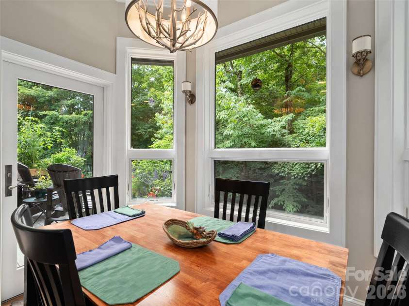 515 Flying Hawk Trail, Waynesville, NC 28786.  MLS# CAR4409862, YatesRealty ID 41304. 