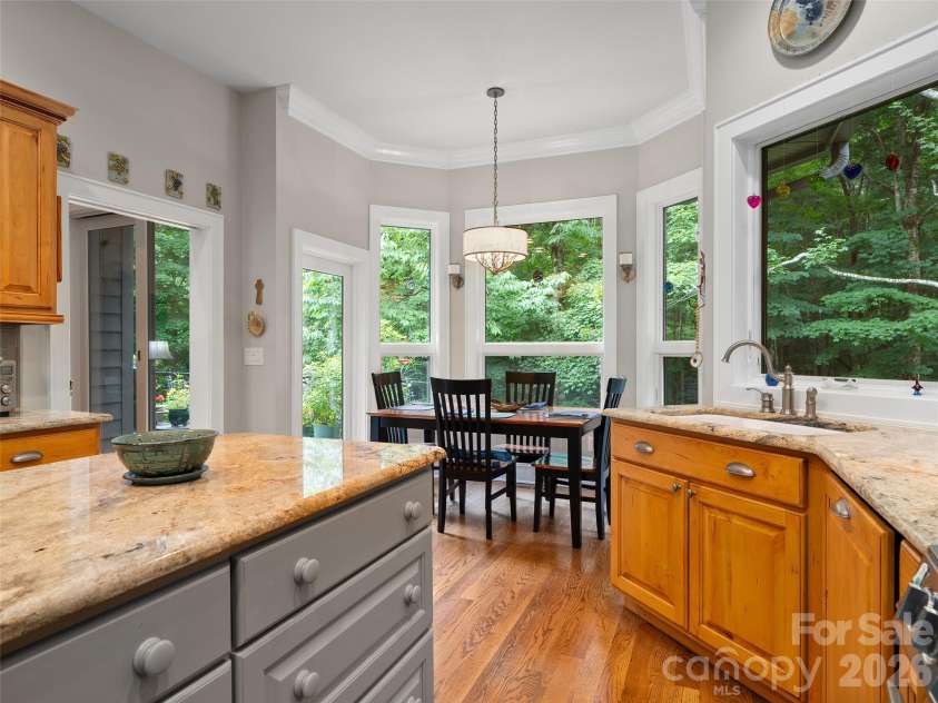 515 Flying Hawk Trail, Waynesville, NC 28786.  MLS# CAR4409862, YatesRealty ID 41304. 