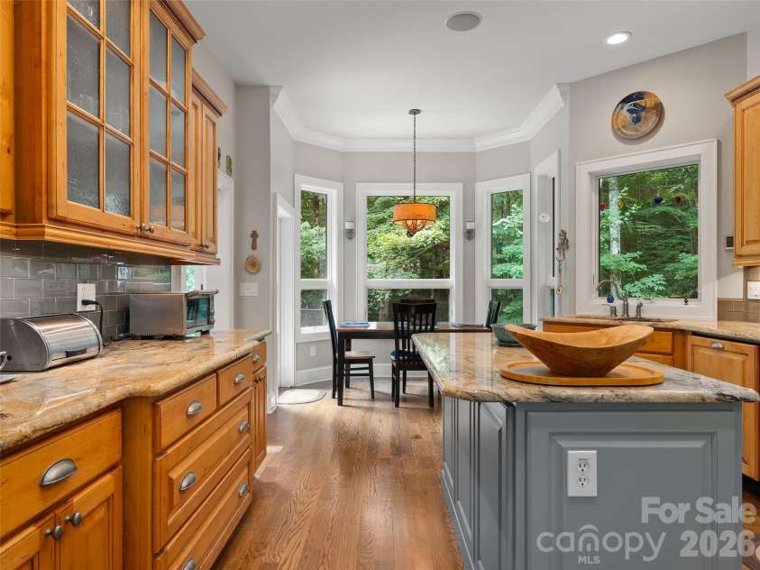 515 Flying Hawk Trail, Waynesville, NC 28786.  MLS# CAR4409862, YatesRealty ID 41304. 