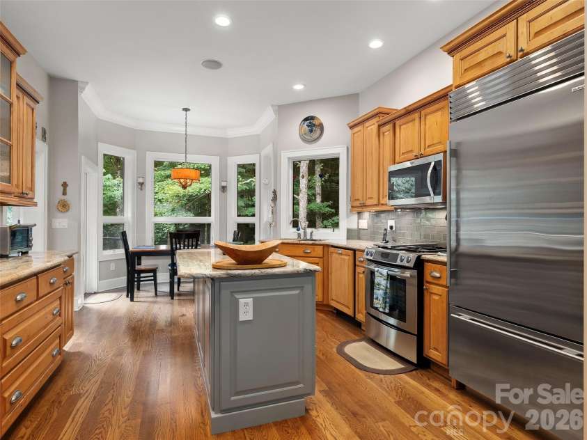 515 Flying Hawk Trail, Waynesville, NC 28786.  MLS# CAR4409862, YatesRealty ID 41304. 