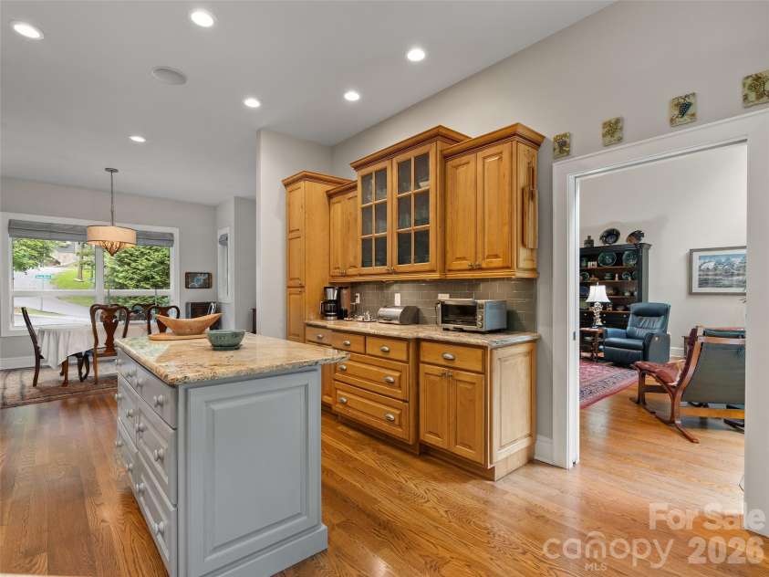 515 Flying Hawk Trail, Waynesville, NC 28786.  MLS# CAR4409862, YatesRealty ID 41304. 