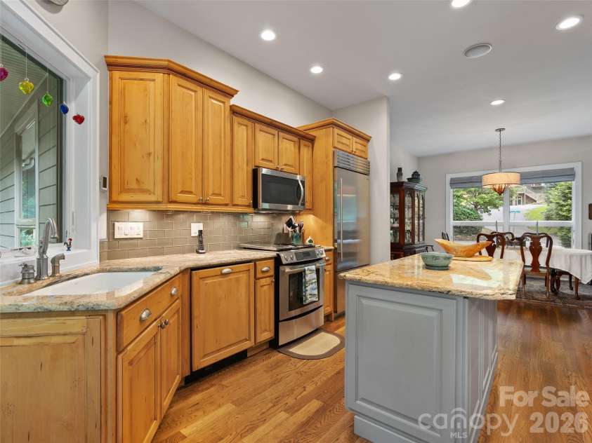 515 Flying Hawk Trail, Waynesville, NC 28786.  MLS# CAR4409862, YatesRealty ID 41304. 