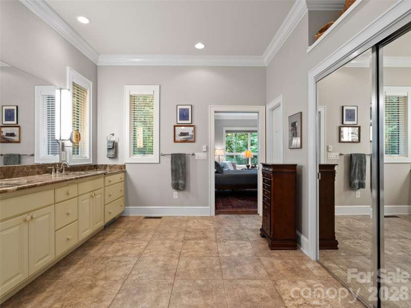 515 Flying Hawk Trail, Waynesville, NC 28786.  MLS# CAR4409862, YatesRealty ID 41304. 