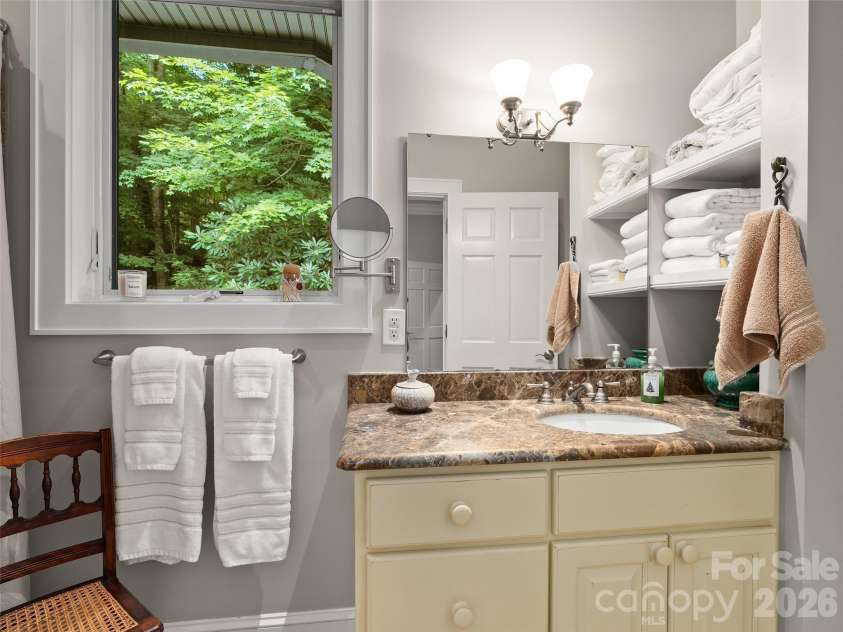 515 Flying Hawk Trail, Waynesville, NC 28786.  MLS# CAR4409862, YatesRealty ID 41304. 