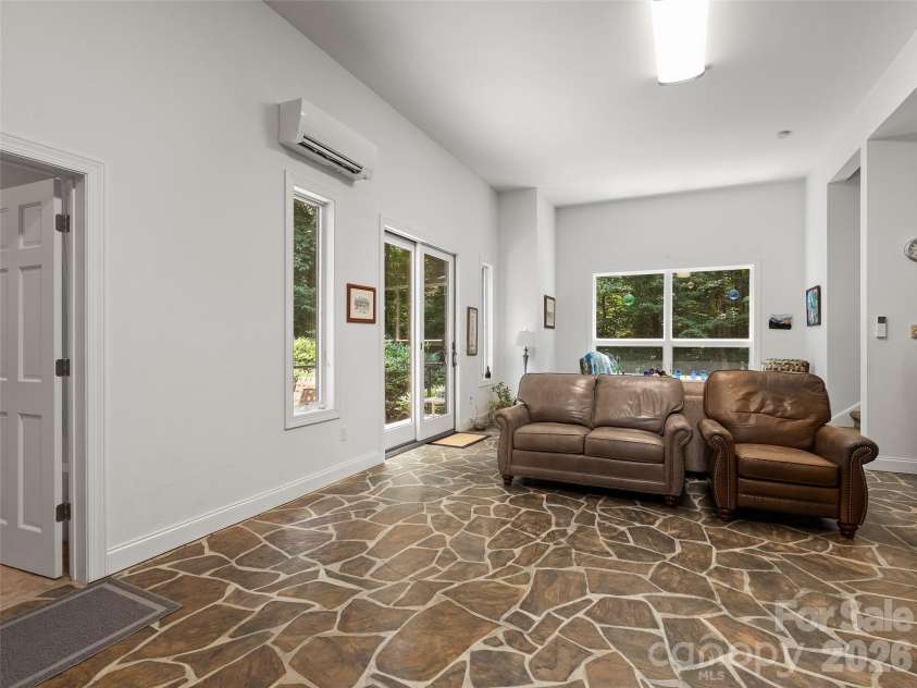 515 Flying Hawk Trail, Waynesville, NC 28786.  MLS# CAR4409862, YatesRealty ID 41304. 