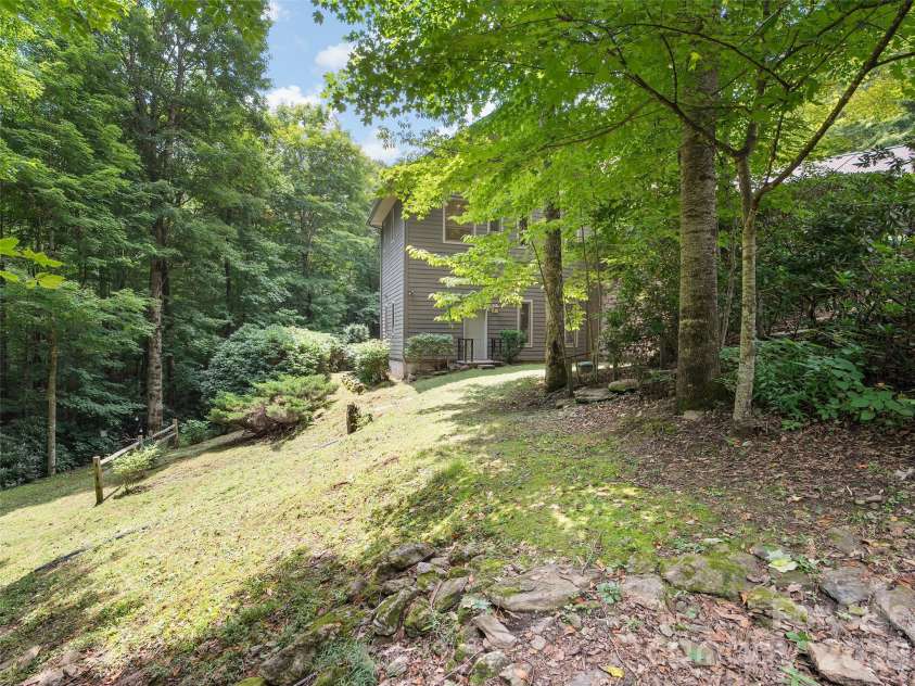 515 Flying Hawk Trail, Waynesville, NC 28786.  MLS# CAR4409862, YatesRealty ID 41304. 