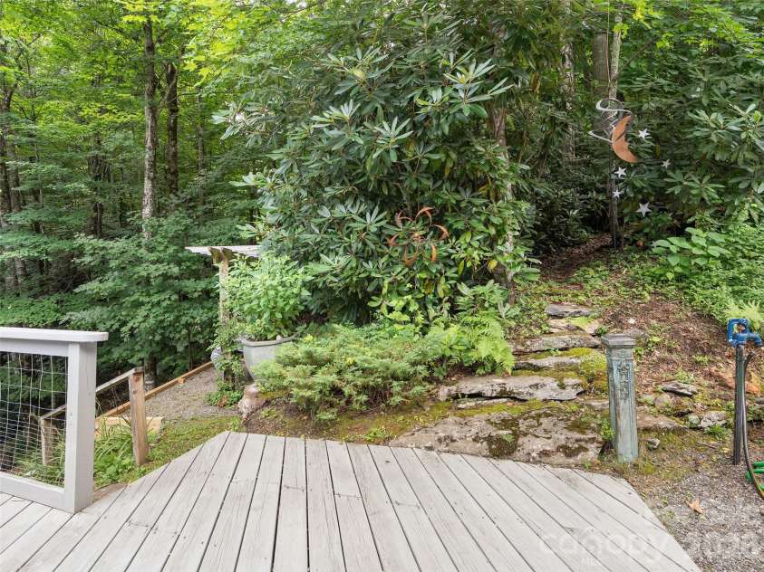 515 Flying Hawk Trail, Waynesville, NC 28786.  MLS# CAR4409862, YatesRealty ID 41304. 