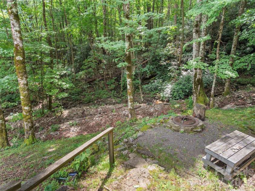 515 Flying Hawk Trail, Waynesville, NC 28786.  MLS# CAR4409862, YatesRealty ID 41304. 