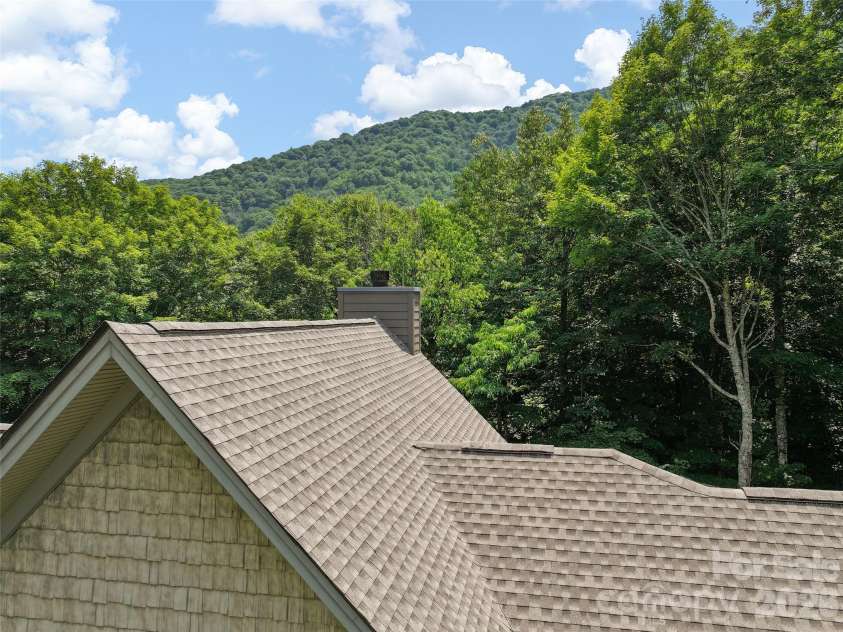 515 Flying Hawk Trail, Waynesville, NC 28786.  MLS# CAR4409862, YatesRealty ID 41304. 