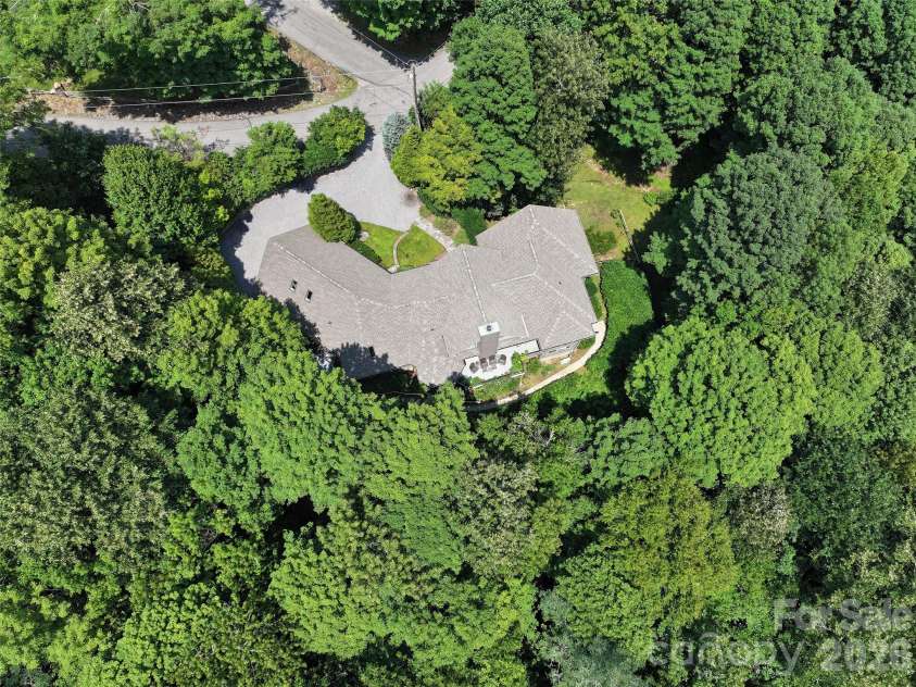 515 Flying Hawk Trail, Waynesville, NC 28786.  MLS# CAR4409862, YatesRealty ID 41304. 