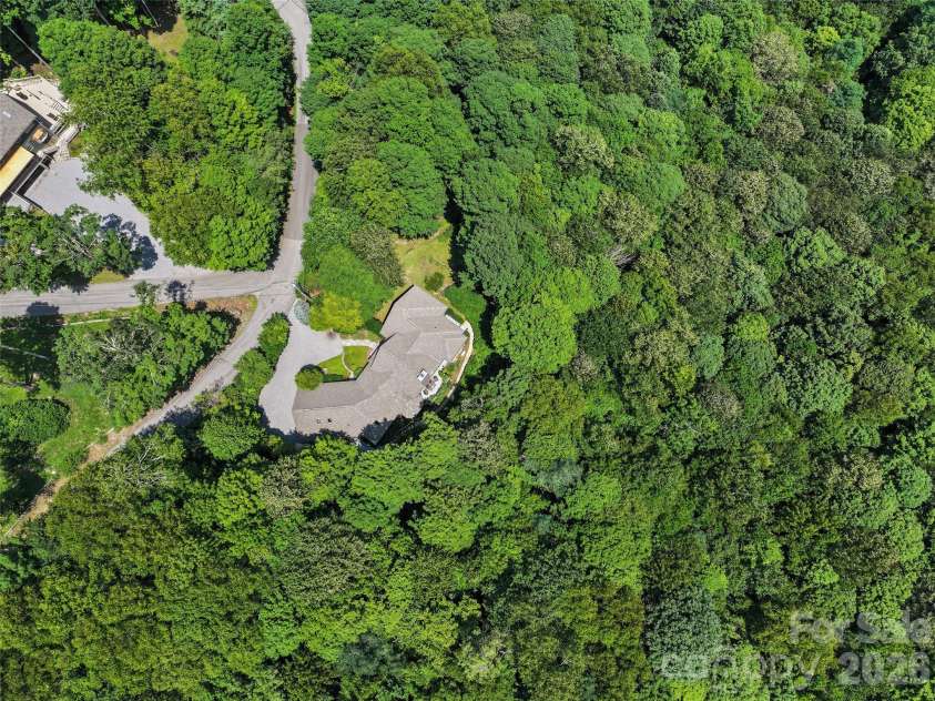 515 Flying Hawk Trail, Waynesville, NC 28786.  MLS# CAR4409862, YatesRealty ID 41304. 
