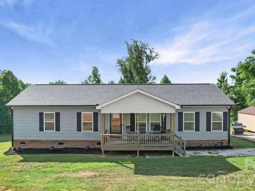 360 Sparkleberry Lane, York, SC 29730.  MLS# CAR4407105, YatesRealty ID 41306. 