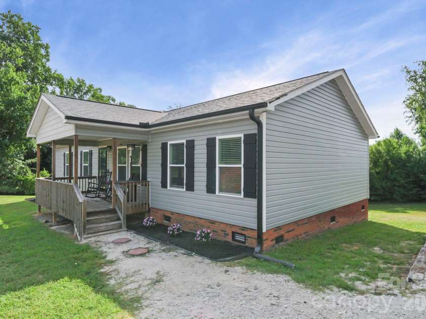 360 Sparkleberry Lane, York, SC 29730.  MLS# CAR4407105, YatesRealty ID 41306. 