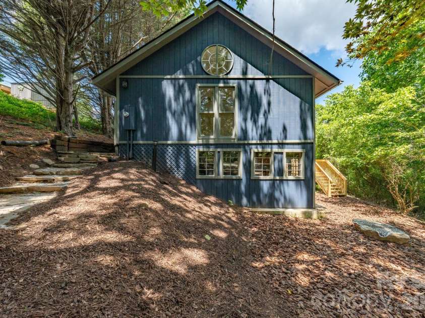 366 Cabin Hollow Drive, Marshall, NC 28753.  MLS# CAR4402310, YatesRealty ID 41308. 