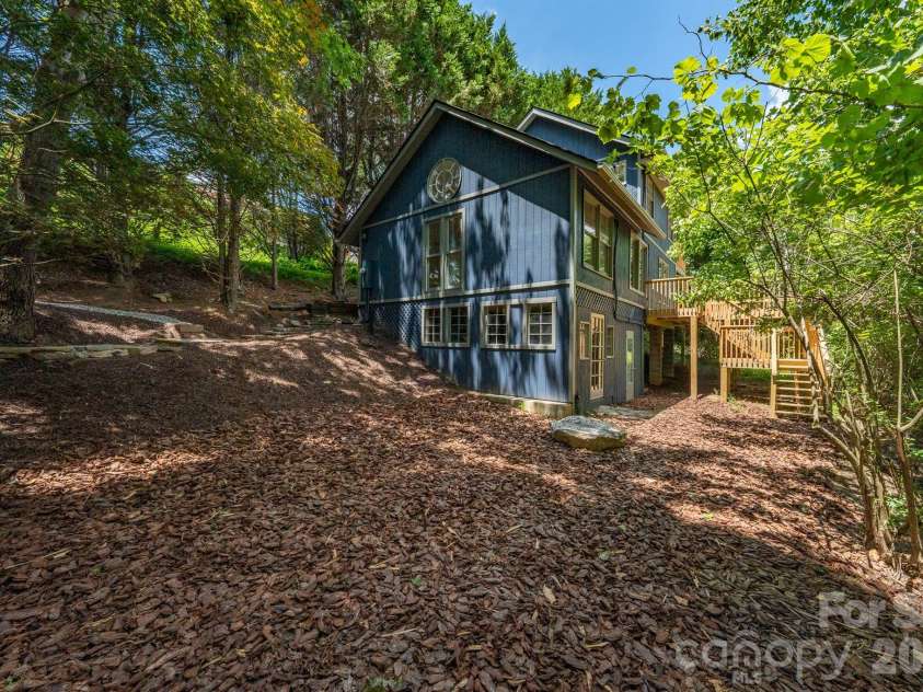 366 Cabin Hollow Drive, Marshall, NC 28753.  MLS# CAR4402310, YatesRealty ID 41308. 