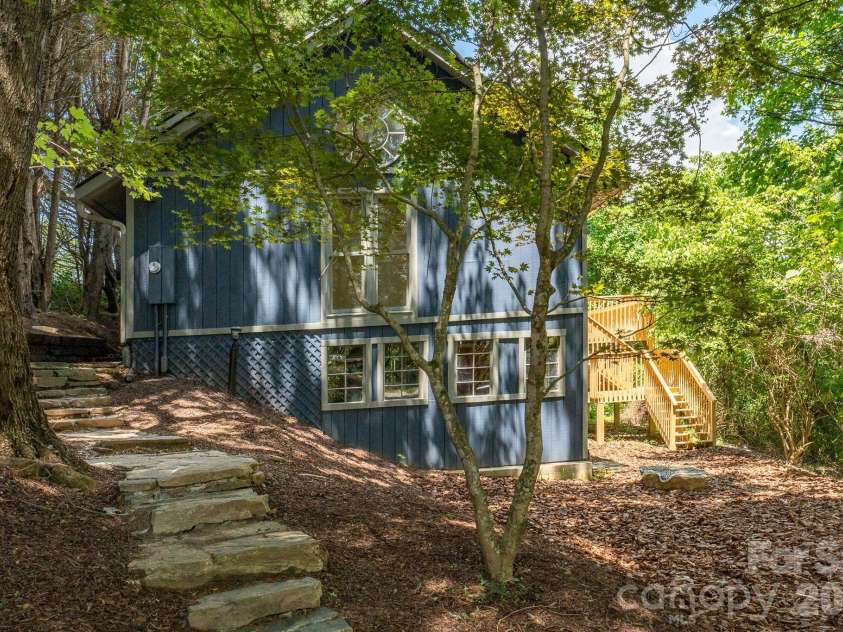 366 Cabin Hollow Drive, Marshall, NC 28753.  MLS# CAR4402310, YatesRealty ID 41308. 