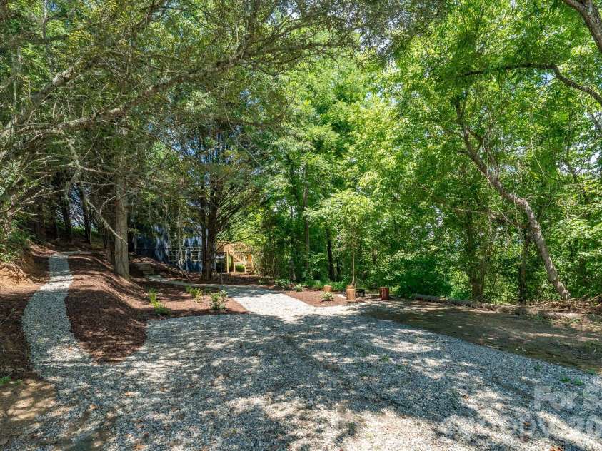 366 Cabin Hollow Drive, Marshall, NC 28753.  MLS# CAR4402310, YatesRealty ID 41308. 