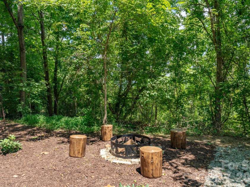 366 Cabin Hollow Drive, Marshall, NC 28753.  MLS# CAR4402310, YatesRealty ID 41308. 