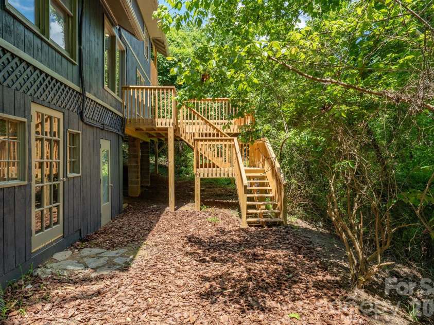 366 Cabin Hollow Drive, Marshall, NC 28753.  MLS# CAR4402310, YatesRealty ID 41308. 