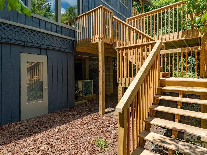 366 Cabin Hollow Drive, Marshall, NC 28753.  MLS# CAR4402310, YatesRealty ID 41308. 