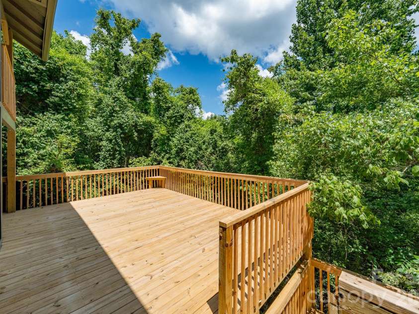 366 Cabin Hollow Drive, Marshall, NC 28753.  MLS# CAR4402310, YatesRealty ID 41308. 