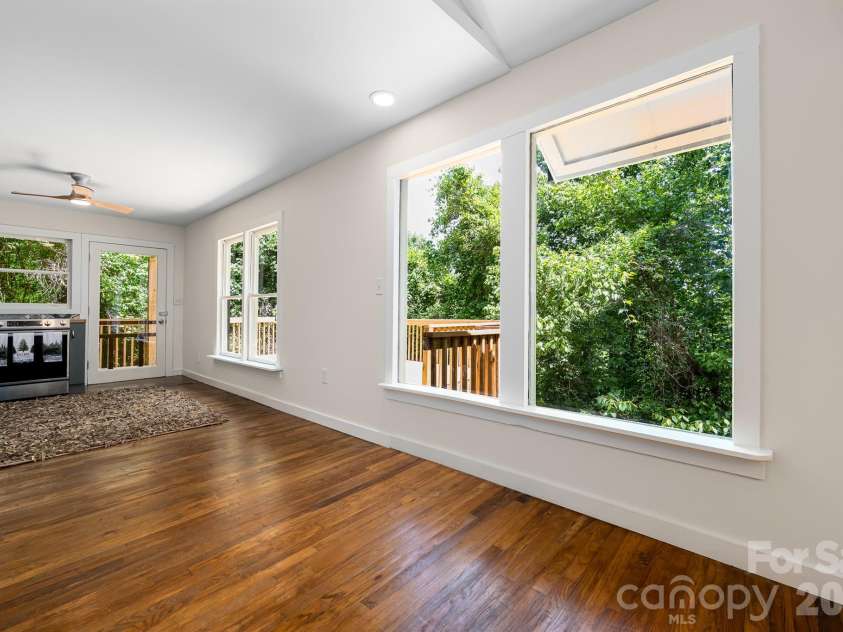 366 Cabin Hollow Drive, Marshall, NC 28753.  MLS# CAR4402310, YatesRealty ID 41308. 