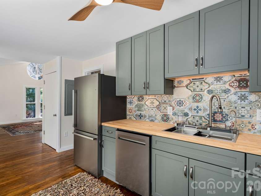 366 Cabin Hollow Drive, Marshall, NC 28753.  MLS# CAR4402310, YatesRealty ID 41308. 