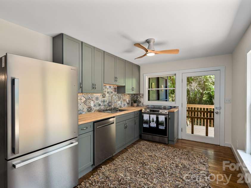366 Cabin Hollow Drive, Marshall, NC 28753.  MLS# CAR4402310, YatesRealty ID 41308. 