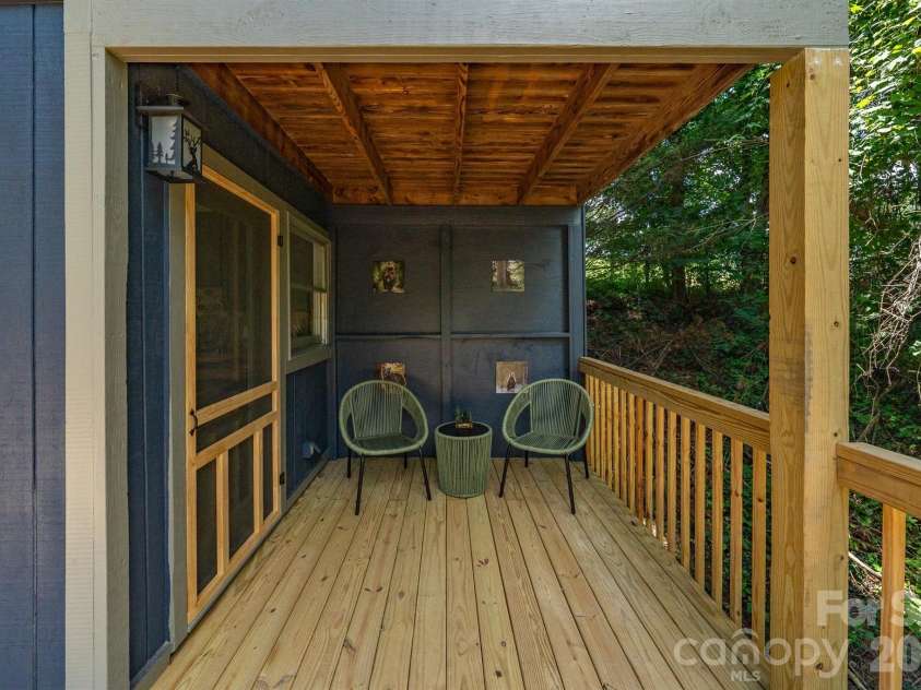 366 Cabin Hollow Drive, Marshall, NC 28753.  MLS# CAR4402310, YatesRealty ID 41308. 