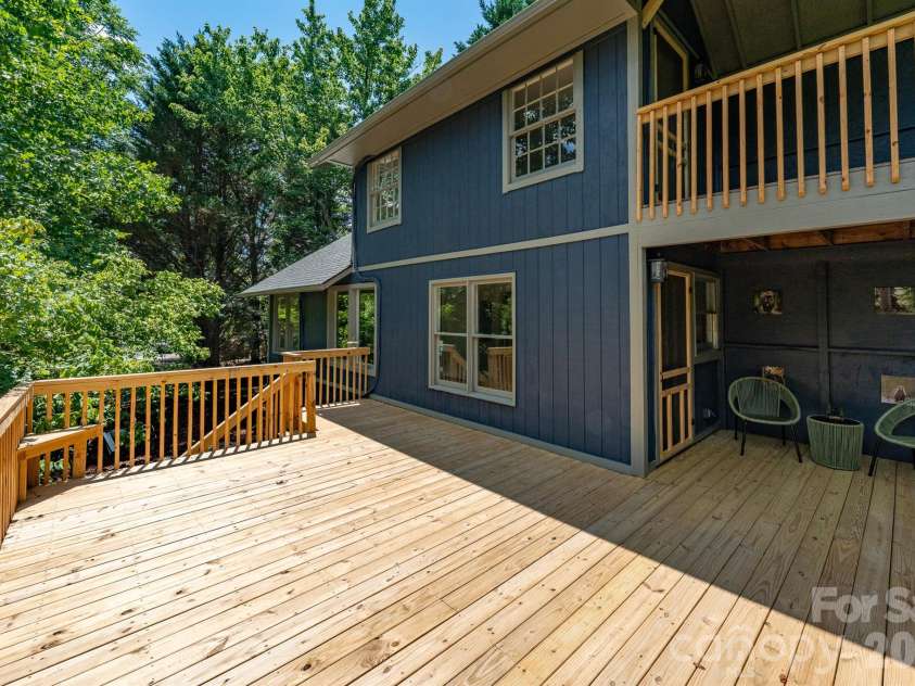 366 Cabin Hollow Drive, Marshall, NC 28753.  MLS# CAR4402310, YatesRealty ID 41308. 
