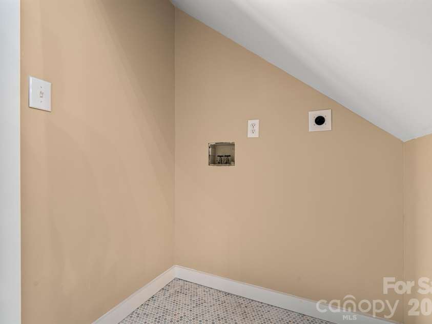 366 Cabin Hollow Drive, Marshall, NC 28753.  MLS# CAR4402310, YatesRealty ID 41308. 