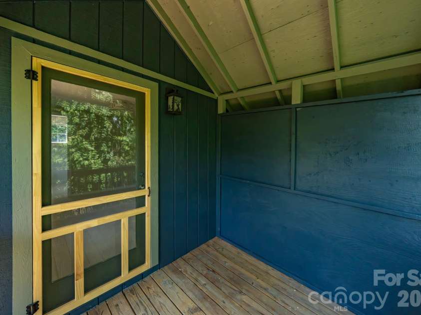 366 Cabin Hollow Drive, Marshall, NC 28753.  MLS# CAR4402310, YatesRealty ID 41308. 