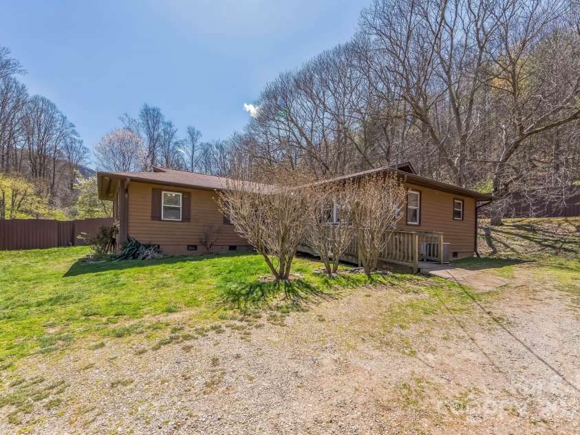 2100 Pisgah Highway, Candler, NC 28715.  MLS# CAR4238028, YatesRealty ID 4131. 
