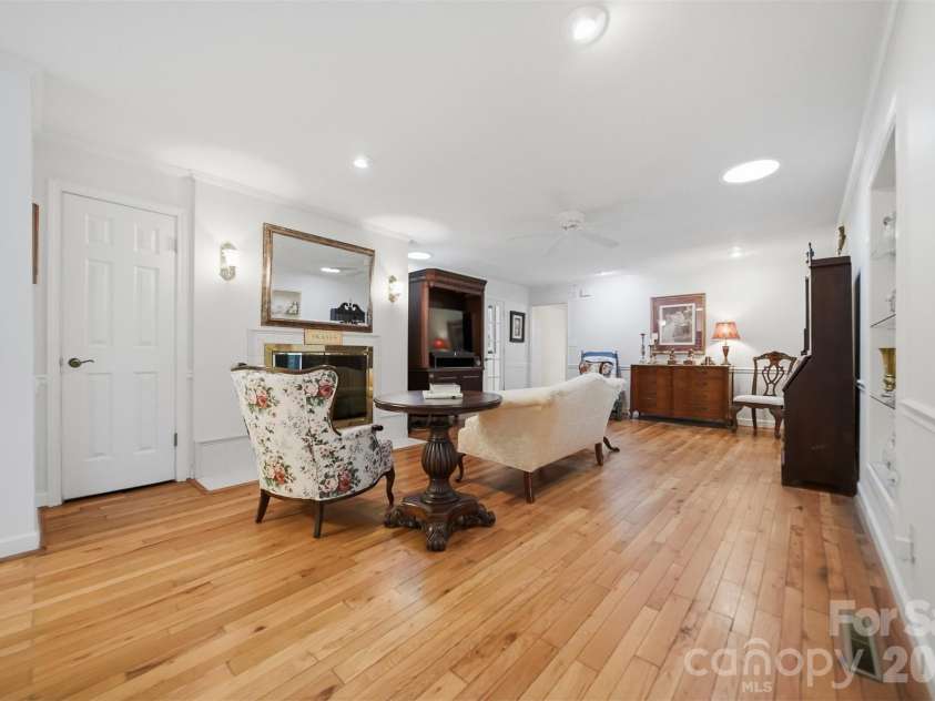 1756 12th Street Drive, Hickory, NC 28601.  MLS# CAR4407511, YatesRealty ID 41311. 
