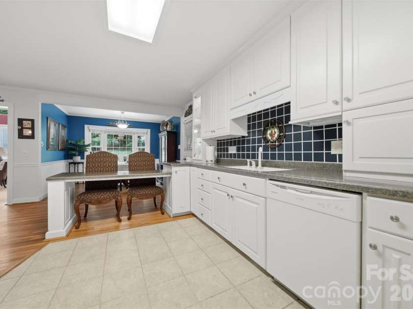 1756 12th Street Drive, Hickory, NC 28601.  MLS# CAR4407511, YatesRealty ID 41311. 