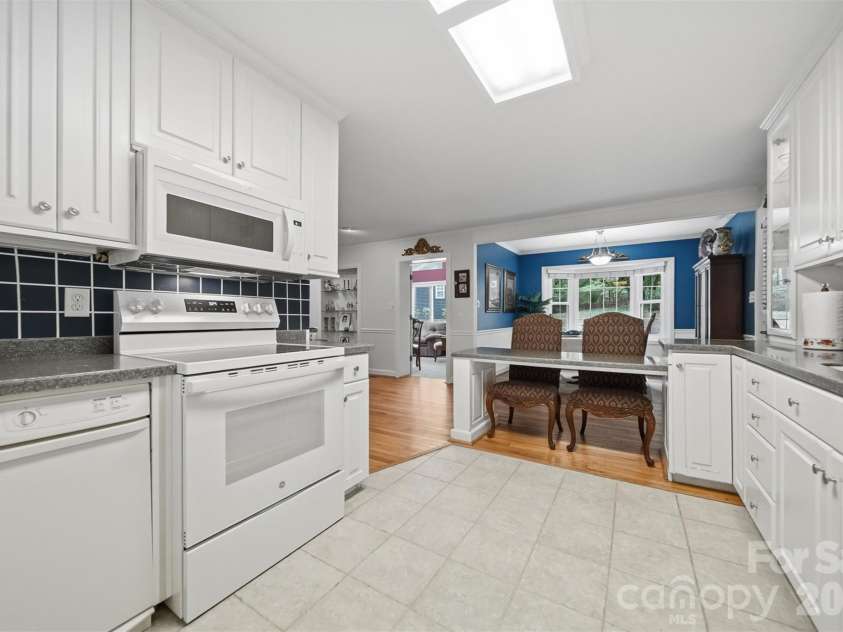 1756 12th Street Drive, Hickory, NC 28601.  MLS# CAR4407511, YatesRealty ID 41311. 