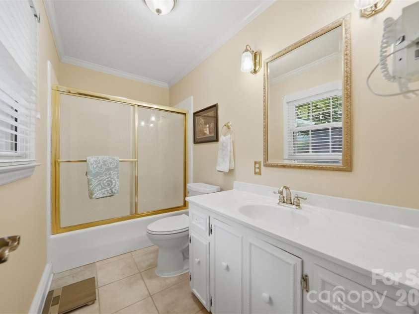 1756 12th Street Drive, Hickory, NC 28601.  MLS# CAR4407511, YatesRealty ID 41311. 