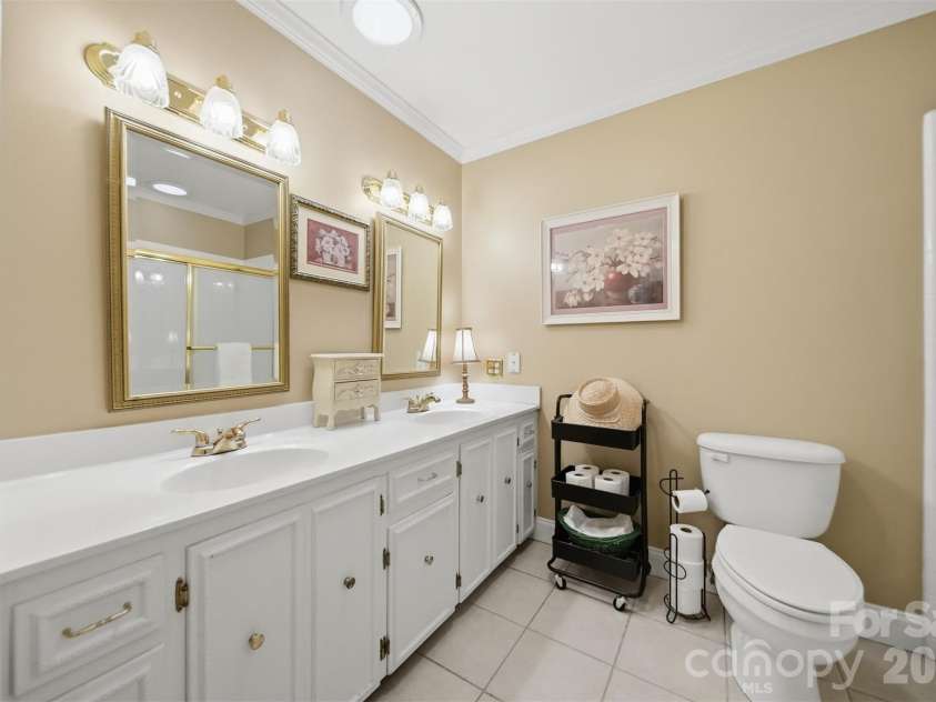1756 12th Street Drive, Hickory, NC 28601.  MLS# CAR4407511, YatesRealty ID 41311. 