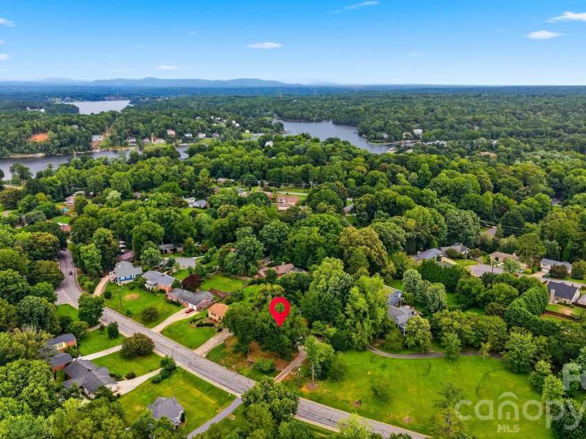 1756 12th Street Drive, Hickory, NC 28601.  MLS# CAR4407511, YatesRealty ID 41311. 