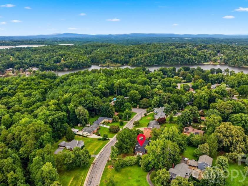 1756 12th Street Drive, Hickory, NC 28601.  MLS# CAR4407511, YatesRealty ID 41311. 