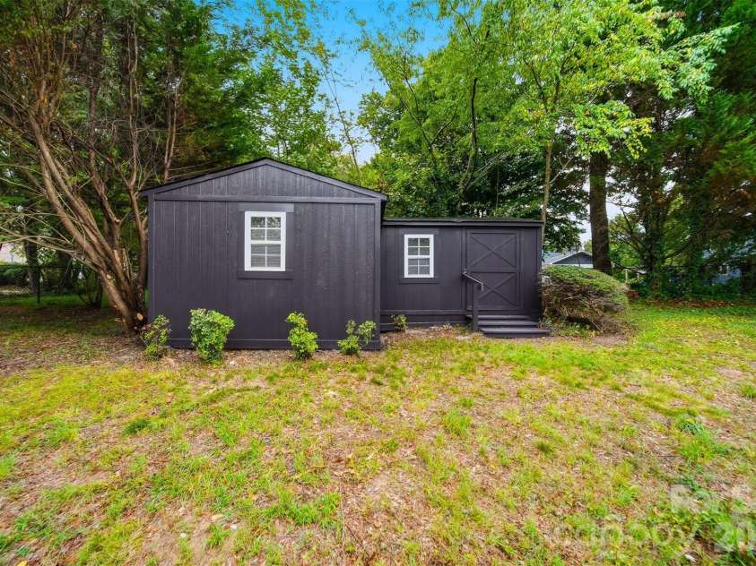1756 12th Street Drive, Hickory, NC 28601.  MLS# CAR4407511, YatesRealty ID 41311. 