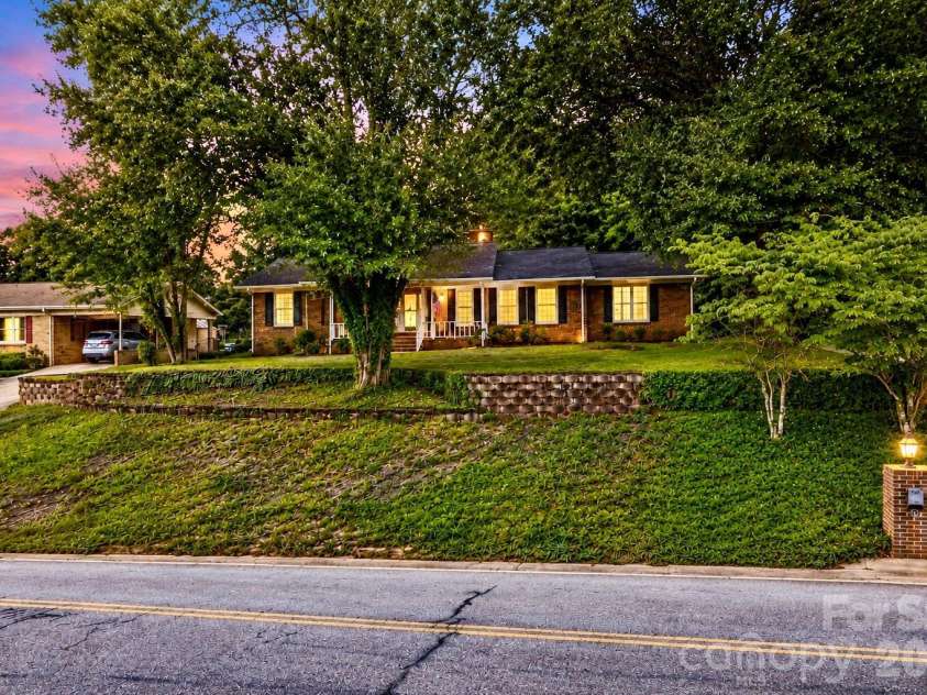 1756 12th Street Drive, Hickory, NC 28601.  MLS# CAR4407511, YatesRealty ID 41311. 