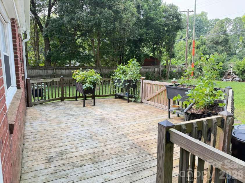 1327 Dresden Drive, Charlotte, NC 28205.  MLS# CAR4408814, YatesRealty ID 41312. Back Deck