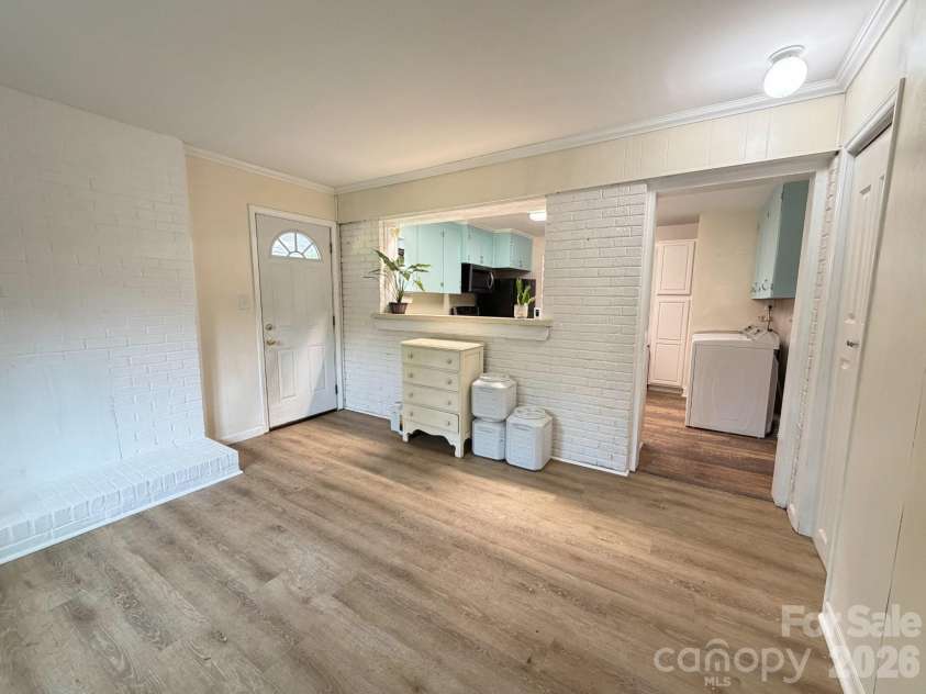 1327 Dresden Drive, Charlotte, NC 28205.  MLS# CAR4408814, YatesRealty ID 41312. Den