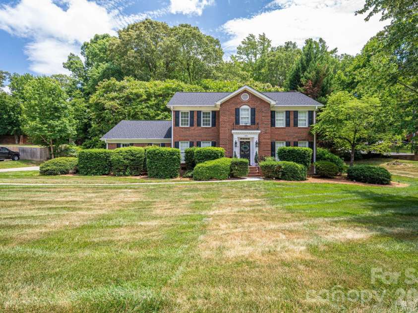 1308 Dumbarton Road, Gastonia, NC 28054.  MLS# CAR4396457, YatesRealty ID 41313. HUGE front yard
