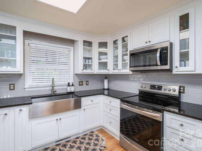 1308 Dumbarton Road, Gastonia, NC 28054.  MLS# CAR4396457, YatesRealty ID 41313. Kitchen