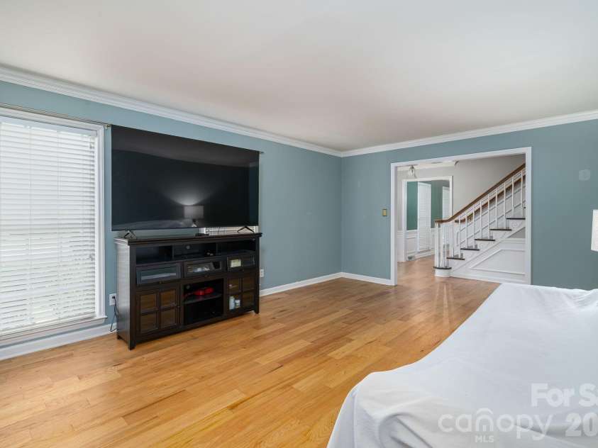 1308 Dumbarton Road, Gastonia, NC 28054.  MLS# CAR4396457, YatesRealty ID 41313. Large living room