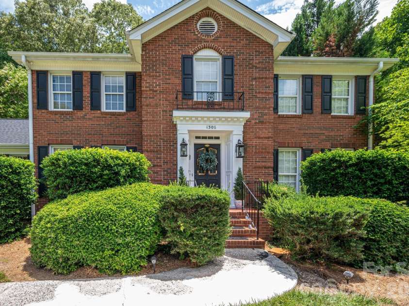 1308 Dumbarton Road, Gastonia, NC 28054.  MLS# CAR4396457, YatesRealty ID 41313. Mature landscaping