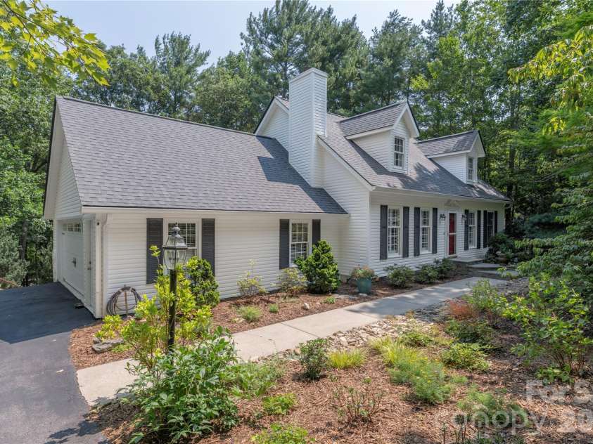 26 Moriah Lane, Asheville, NC 28803.  MLS# CAR4409521, YatesRealty ID 41314. 